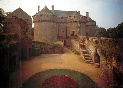 Lassay (Mayenne) — Castelo, magnífica construção do séc. XI — a entrada, o ponte levadoura — editor ARTAUD Frères, n° R 152