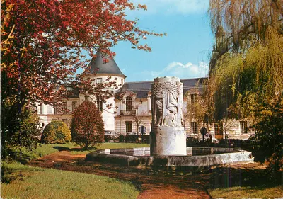 Clamart — a prefeitura e a fonte — Éditions Raymon