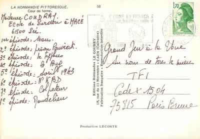 Dziedziniec farmy — La Normandie pittoresque — Wydawnictwo Normandzkie LE GOUHEY — Rewers