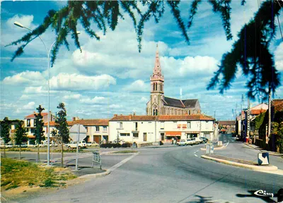 Gorges (Loire-Atlantique) — Praça Maurice-Renoul e a igreja — Le Gai Naturel, Clisson