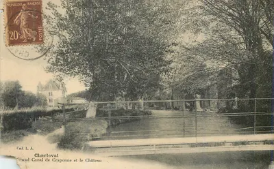 Charleval — Grand Canal de Craponne e o Castelo — Coil L. A.