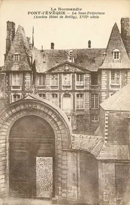 Pont-l'Évêque — La Sous-Préfecture (Ancien Hôtel de Brilly), XVIIe siècle