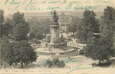 LYON. — Praça Carnot — Estação Perrache — LL. — Estátua da República
