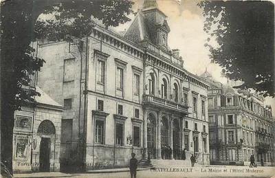 Châtellerault — A Prefeitura e o Hotel Moderno — Torlinier