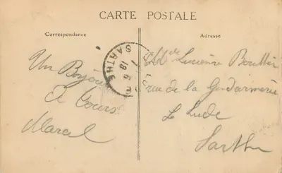 Tours (Indre-et-Loire) — Dziewicze z Bazyliki Świętego Martyna i ogólny widok ku Ratuszowi — A.P. — Rewers