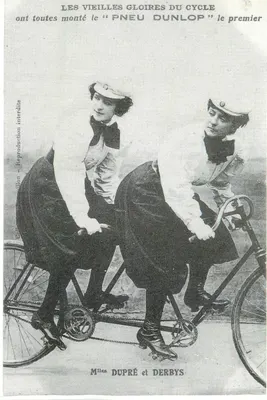 Duas ciclistas femininas em um tandem — As antigas glórias do ciclismo — Éditions Jadault Courlay, n° 9