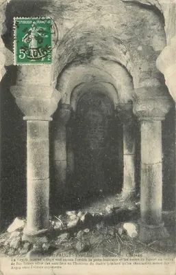 Tiffauges (Vendée) — Ruínas do Castelo — Cripta romana
