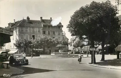 Belley (Ain) — Praça dos Terreiros — Foto Combier Macon