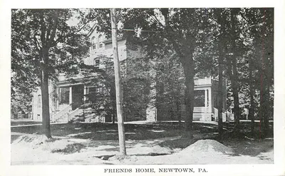 Friends Home, Newtown, PA — casa com varandas e árvores — sem editor ou número visível