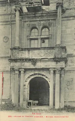 Ruínas do Castelo de Assier — Entrada principal leste — Editor L. F. Tardivel, n° 338