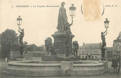 Issoudun — A Fonte Monumental — Cliché N.G.