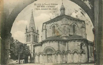 Saint-Michel-d'Entraigues — A Igreja, monumento histórico classificado — A.G.A. La Charente Historique, n°925