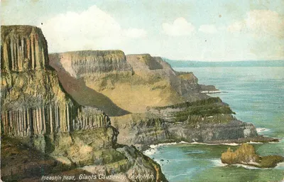 Pleaskin Head, Giants Causeway, Co. Antrim — vista das colunas basálticas — Laurence, Dublin, No. 8/22