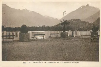 Argelès - A Terrasse e as Montanhas de Barèges — editor Alsaçienne des Arts Mécaniques, Strasbourg