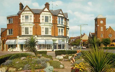 O Galleon — Frinton-on-Sea — V.8592 Gun Gardens, Free Church Avenue