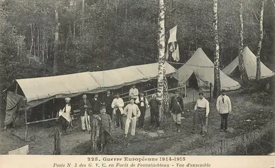 Почта № 3 G. V. C. в лесу Фонтенбло — Общий вид — Европейская война 1914-1915