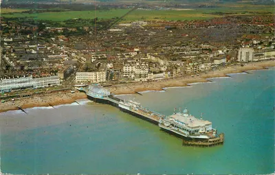 Eastbourne — Vista aérea do porto e da praia — Foto: Airviews Ltd., Manchester Airport