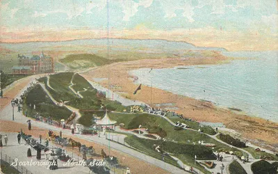 Scarborough. Lado norte — vista panorâmica da praia e da promenade — editor não visível