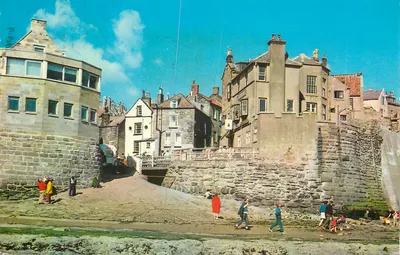 Scarborough Bay — Robin Hood's Bay — Colourmaster International PT19872