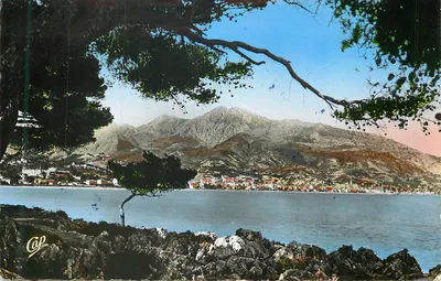 Cap d'Antibes — vista do mar e das montanhas — editor Cap