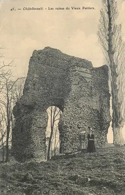 Châtellerault — As ruínas do Velho Poitiers — n°45