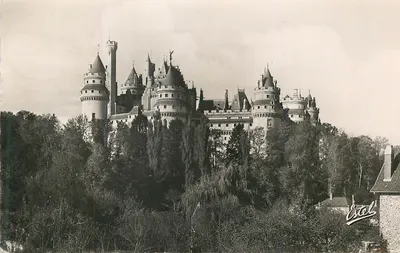 Château de Pierrefonds — Vue d'ensemble (Façade Est) — Éditions de Luxe 'Estel' n°1451