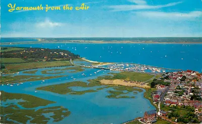 Yarmouth visto do ar — vista aérea do porto e dos pântanos — Publicado pela Constance Limited