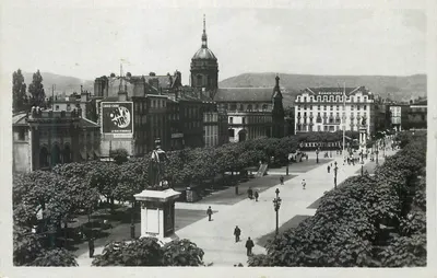 Clermont-Ferrand — Place Jaude — estátua do general Desaix — Éditions d'Art Belfrance