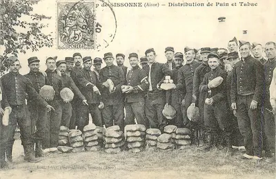 Camp de Sissonne (Aisne) — Distribuição de Pão e Tabaco — Ruet, frères, fotógrafos-editoras, Sissonne (Aisne)