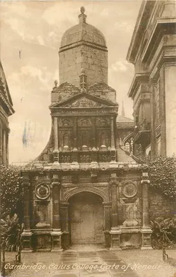 Cambridge, Colégio Caius, Porta da Honra — F. Frith & Co., Ltd., série 5658