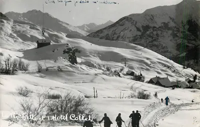 La Rochette e o Hotel Collet — vista de montanha nevada com esquiadores — editor: Foto L. TIGER, Sainte-Maurende (Savoie)
