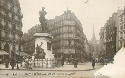 CPA Paris Statue d'Etienne Dolet Place Maubert