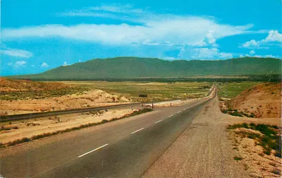 U.S. 66 entrando em Albuquerque, Novo México — editor Southwest Post Card Co.