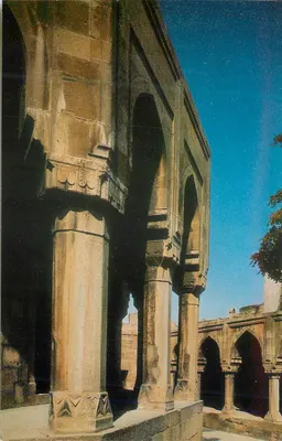 Baku — O Palácio dos Shirvan Shahs — detalhe do portal central, séculos XV-XVI — editor Aurora Art Publishers, Leningrado