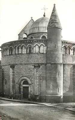 Neuvy-Saint-Sepulchre — Igreja do século XI no modelo do Santo Sepulcro (Indre) — Éditions Robinet Guillermont