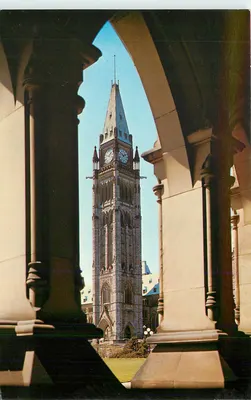 Torre do Relógio — vista de um portal — editada pela National News Company, Ottawa