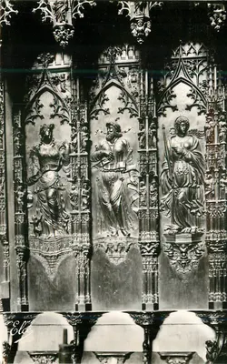 A Catedral de Auch — Detalhes das Stalles — Editora Elcée
