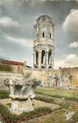 Restos do Claustro da Antiga Abadia e Torre Charlemagne — Edições Charentais d'Art A. Gilber, n°11019