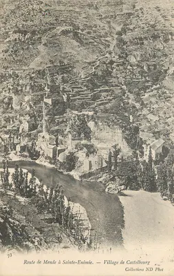 Estrada de Mende para Sainte-Enimie — Aldeia de Castelbourg — Coleções ND Phot