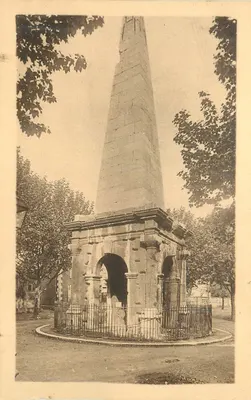 Vienne — Agulha ou Pirâmide — Édition Artistic Toulouse