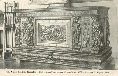 Baú normando — trabalho do século XVI — Museu dos Artes Decorativas — Legado E. Peyre