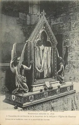 A relíquia chartrã do « Voile » de Notre-Dame — Monstrance executada em 1876 comemorando o milênio da doação da relíquia à Igreja de Chartres — Edição da Sociedade dos Amigos da Catedral de Chartres