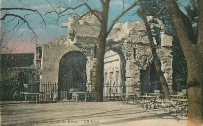 Nîmes — O templo de Diana — ND Phot.