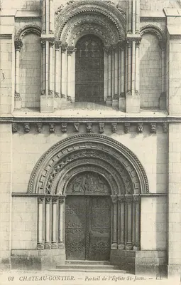 Château-Gaontier — Portal da Igreja de São João — LL