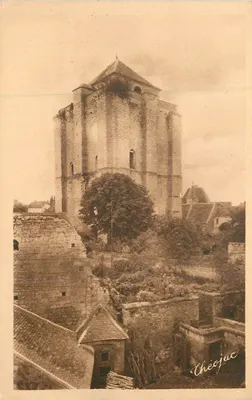 La Roche-Posay (Vienne) — Torre da antiga abadia — editor Théo Jac, número de série não visível