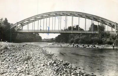 Auion — O Ponte sobre o Allier — Fotografia Maccon