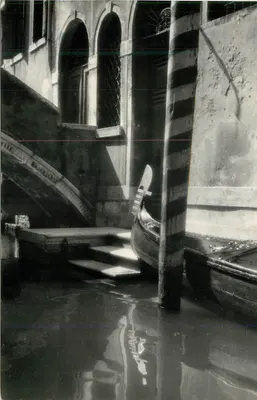 Veneza — Canal com gôndola e pontão — Foto Zego - Venezia - Rip. Interderea