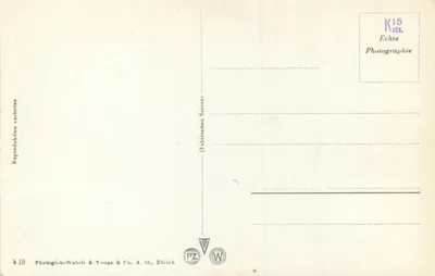 Schneegestraßte Kirche am Ufer eines Flusses — schneebedeckte Berge im Hintergrund — Photoglob-Wehrli & Vouga & Co. A. G., Zürich, n° K15 — Rückseite