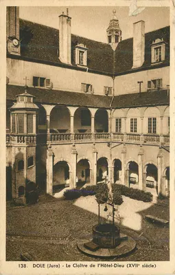 Bilhete postal antigo Dole (Jura) o Cloitre do Hotel Dieu (século XVII)