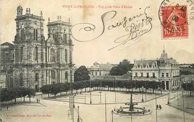 VITRY-LE-FRANCOIS — Vista tirada na Place d'Armes — editor não identificado